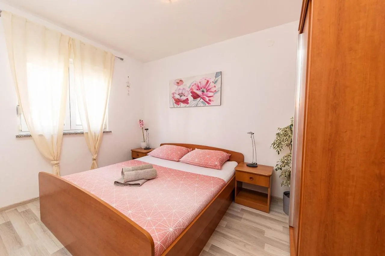 Apartments Sara Crikvenica